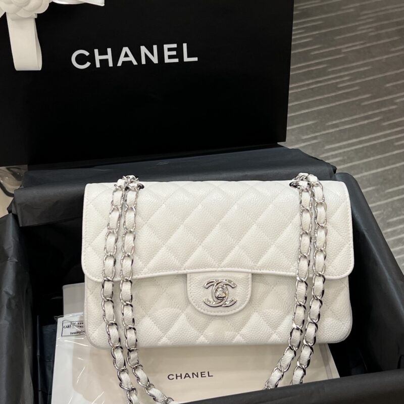 CHANEL Classic Flap 23cm blanc argenté — réplique