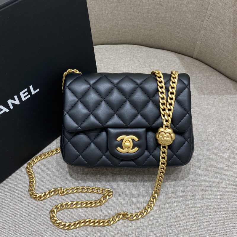 CHANEL Camellia Flap noir — réplique