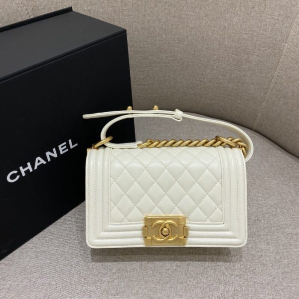 CHANEL Le Boy blanc — réplique