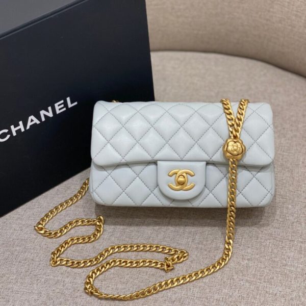 CHANEL Camellia Flap bleu clair — réplique