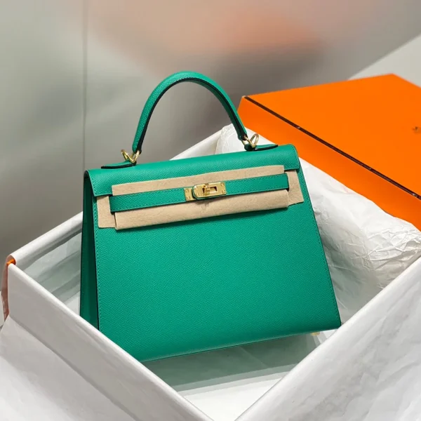 Modèle HN 25 CM en VERT VERTIGO EPSOM finitions dorées — réplique