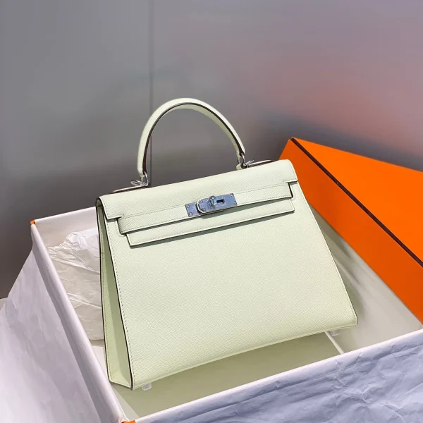 Modèle HN 28 CM en VERT FIZZ SWIFT finitions argentées — réplique