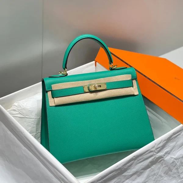 Modèle HN 28 CM en VERT VERTIGO EPSOM cuir de veau finitions dorées — réplique