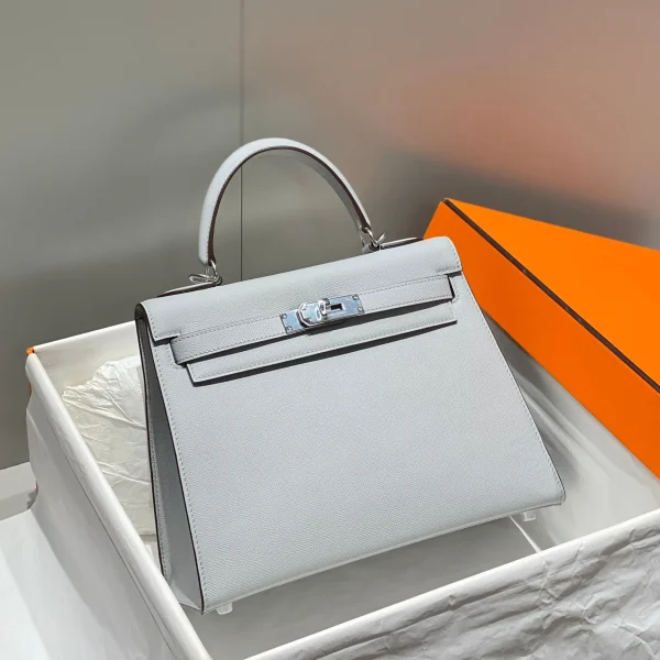 Modèle HN 28 Sellier en Bleu Glacier Epsom cuir — réplique