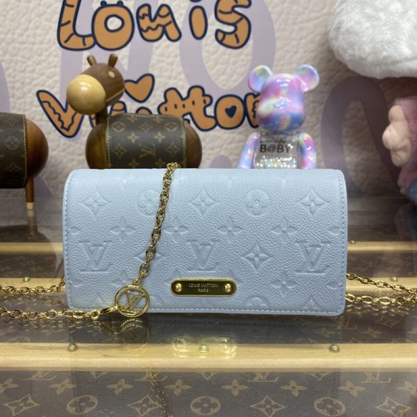 Louis Vuitton portefeuille On Chain Lily bleu ciel — réplique