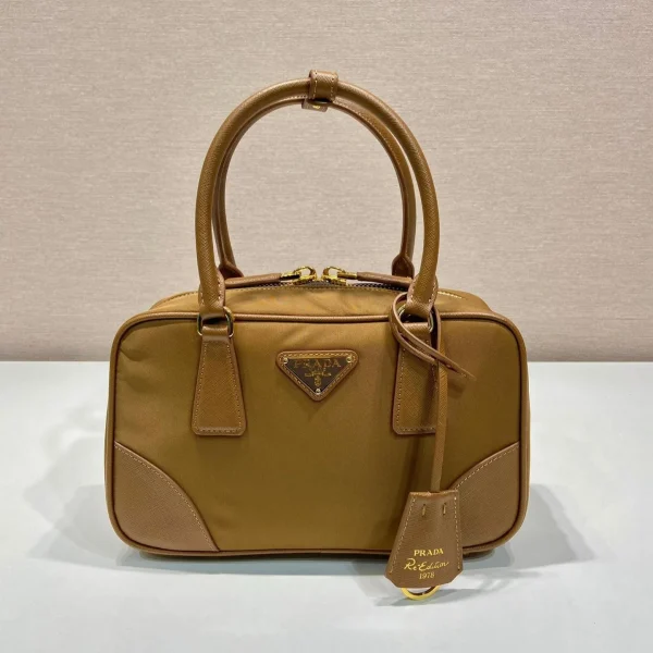 Sac petit format à anse supérieure 25 en doré coloris marron NYLON et cuir de veau bordures — réplique