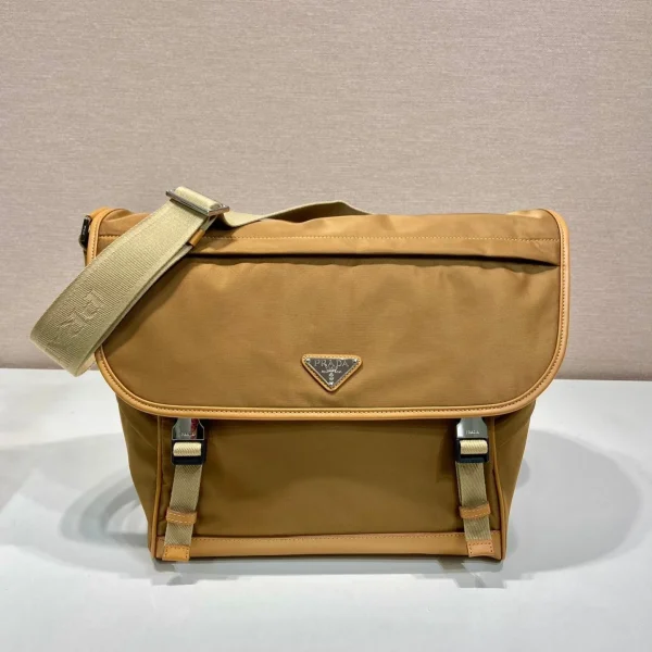Sac grand format rabat 30 en CIDER coloris marron RE-NYLON et cuir de veau bordures — réplique