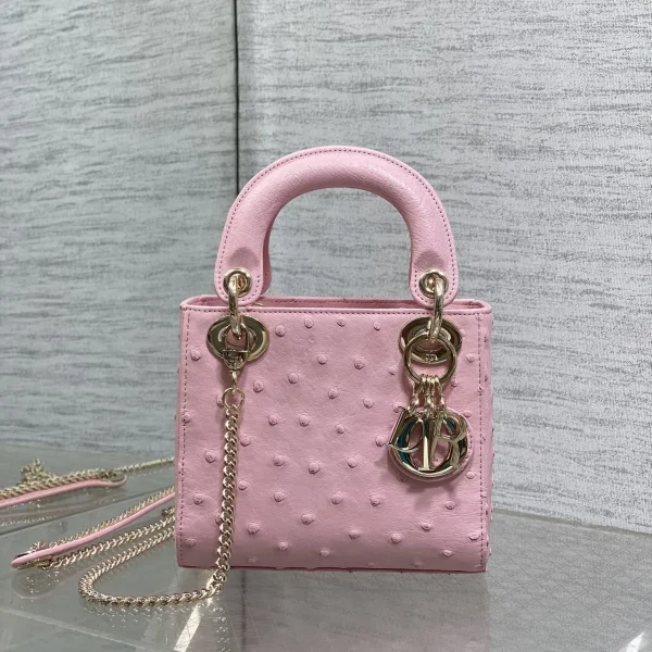 Sac Dior mini Lady en coloris rose effet autruche cuir — réplique