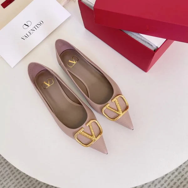 Ballerines Valentino coloris rose cuir pointu – pour femme — réplique