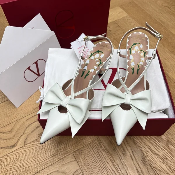Escarpins Valentino coloris blanc cuir nœud détail – pour femme — réplique