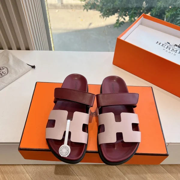 Sandales Hermès coloris bordeaux cuir coloris rose détail – pour femme — réplique