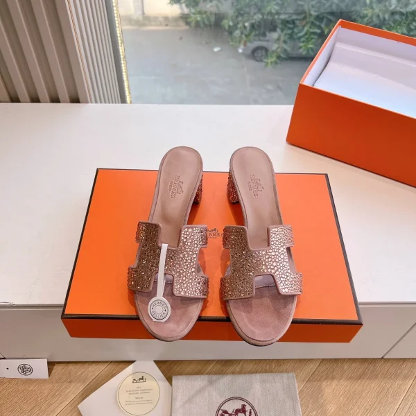 Mules Hermès coloris rose daim cristal-orné – pour femme — réplique