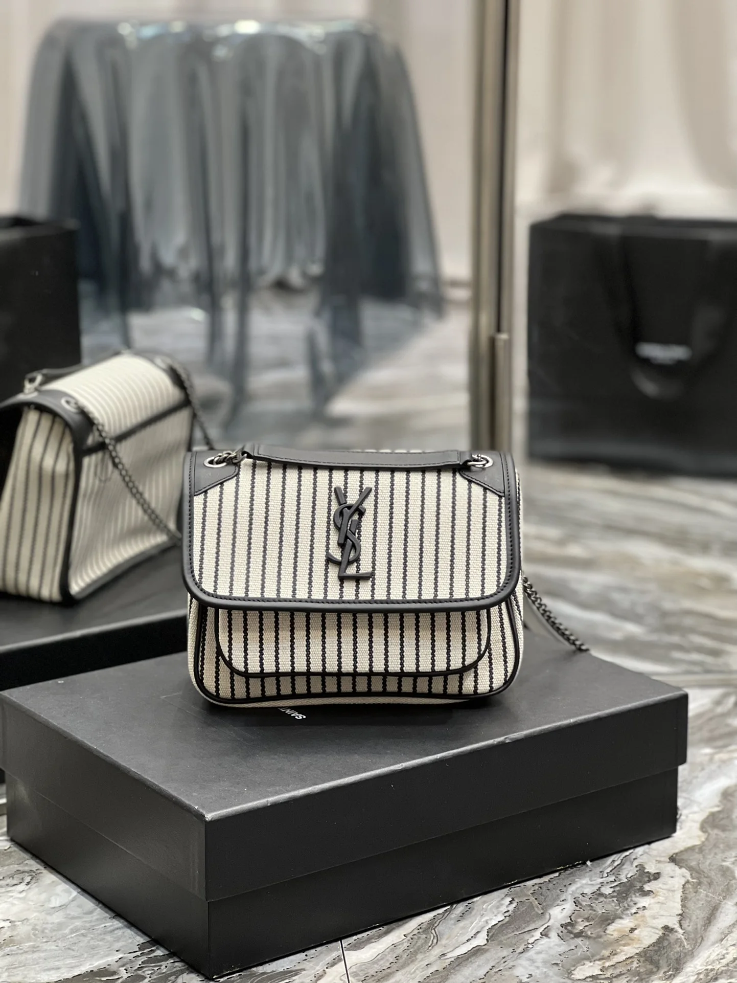 Modèle Saint Laurent coton toile rayé vintage cuir de veau Monogram format moyen Niki chaîne cartable — réplique – Image 2