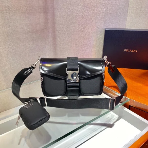 Sac bandoulière Prada boucle poche Spazzolato cuir — réplique
