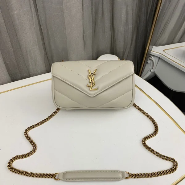 Modèle Saint Laurent Loulou format moyen en Matelassé cuir d’agneau coloris blanc — réplique