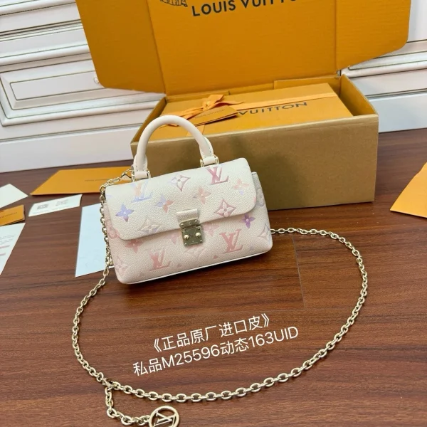 Sac à main Louis Vuitton nano Madeleine — réplique