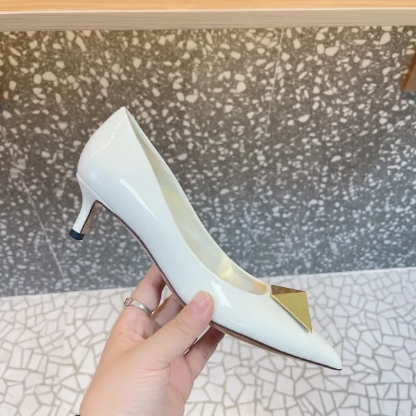 Chaussures à talon Valentino coloris blanc cuir verni – pour femme — réplique