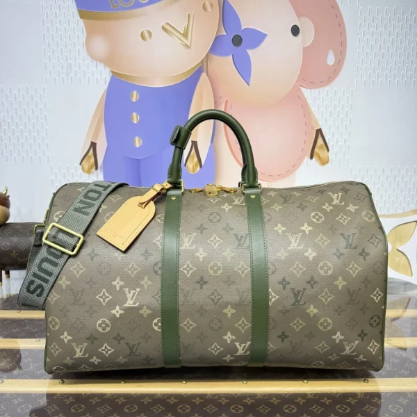 Modèle Louis Vuitton Keepall Bandoulière coloris kaki coloris vert Monogram — réplique