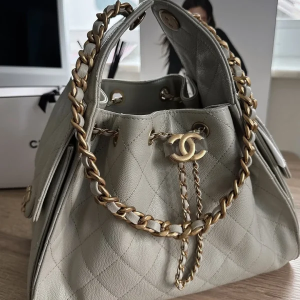 Modèle Chanel petit format 25 coloris gris avec finitions dorées — réplique