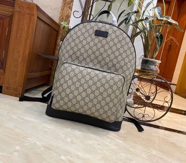 Gucci moyen format GG sac à dos avec Tag — réplique