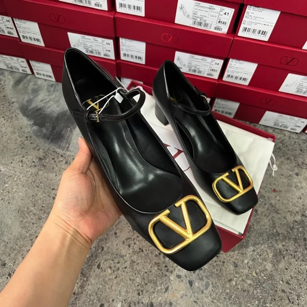 Chaussures à talon Valentino coloris noir cuir – pour femme — réplique