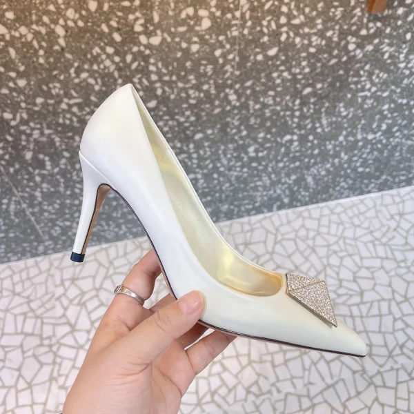 Chaussures à talon Valentino coloris blanc cuir strass orné – pour femme — réplique