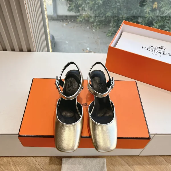 Chaussures à talon Hermès argenté cuir bout carré – pour femme — réplique
