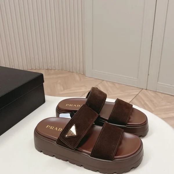 Claquettes Prada nubuck — réplique