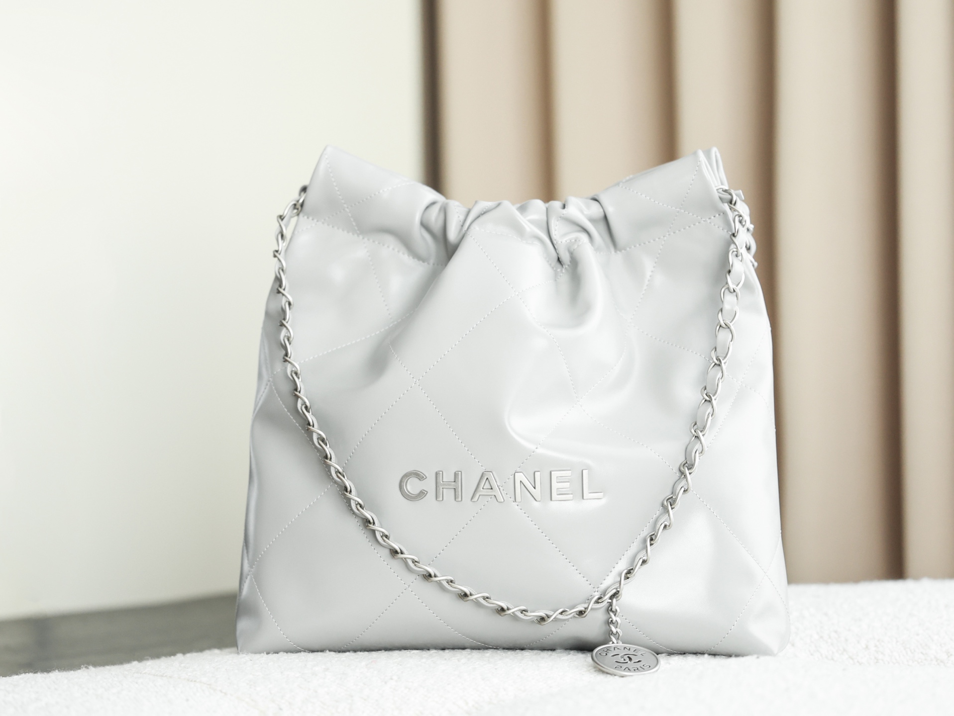 Chanel 22 moyen format sac Snowy — réplique
