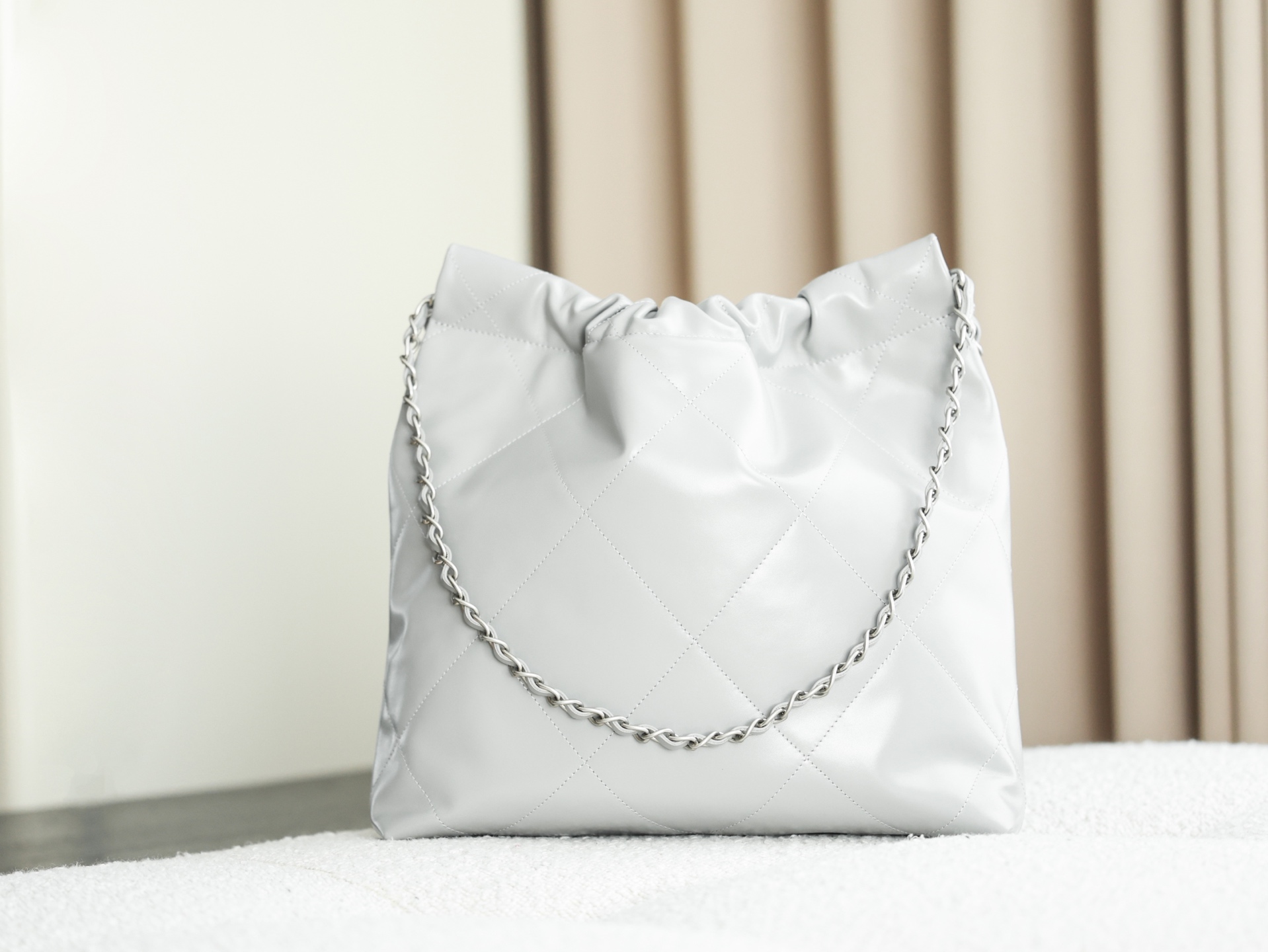 Chanel 22 moyen format sac Snowy — réplique – Image 10