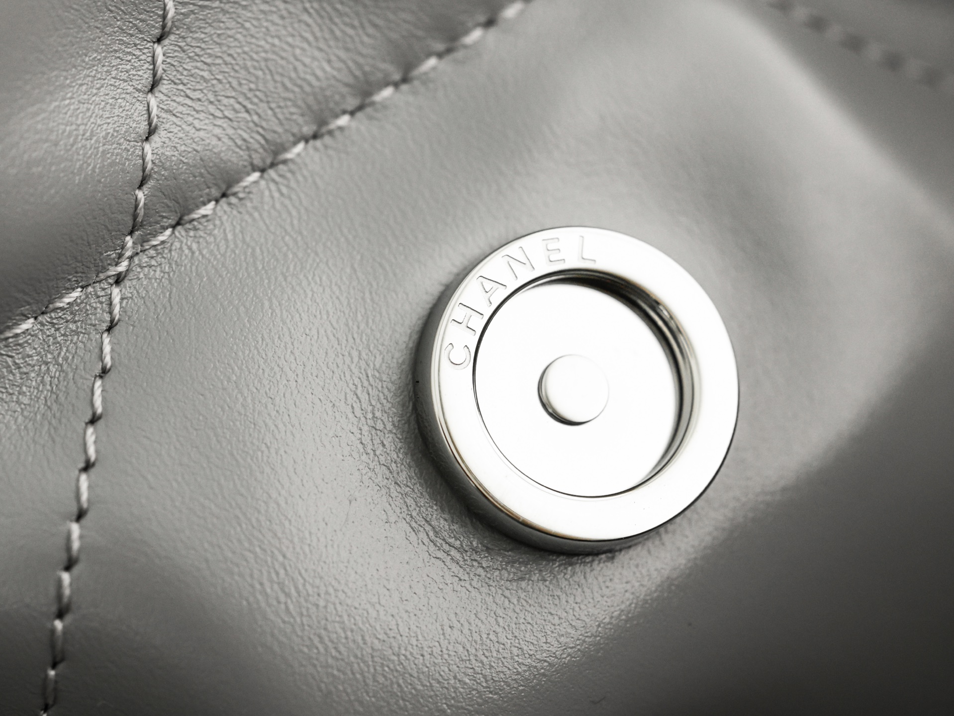 Chanel 22 moyen format sac Snowy — réplique – Image 4