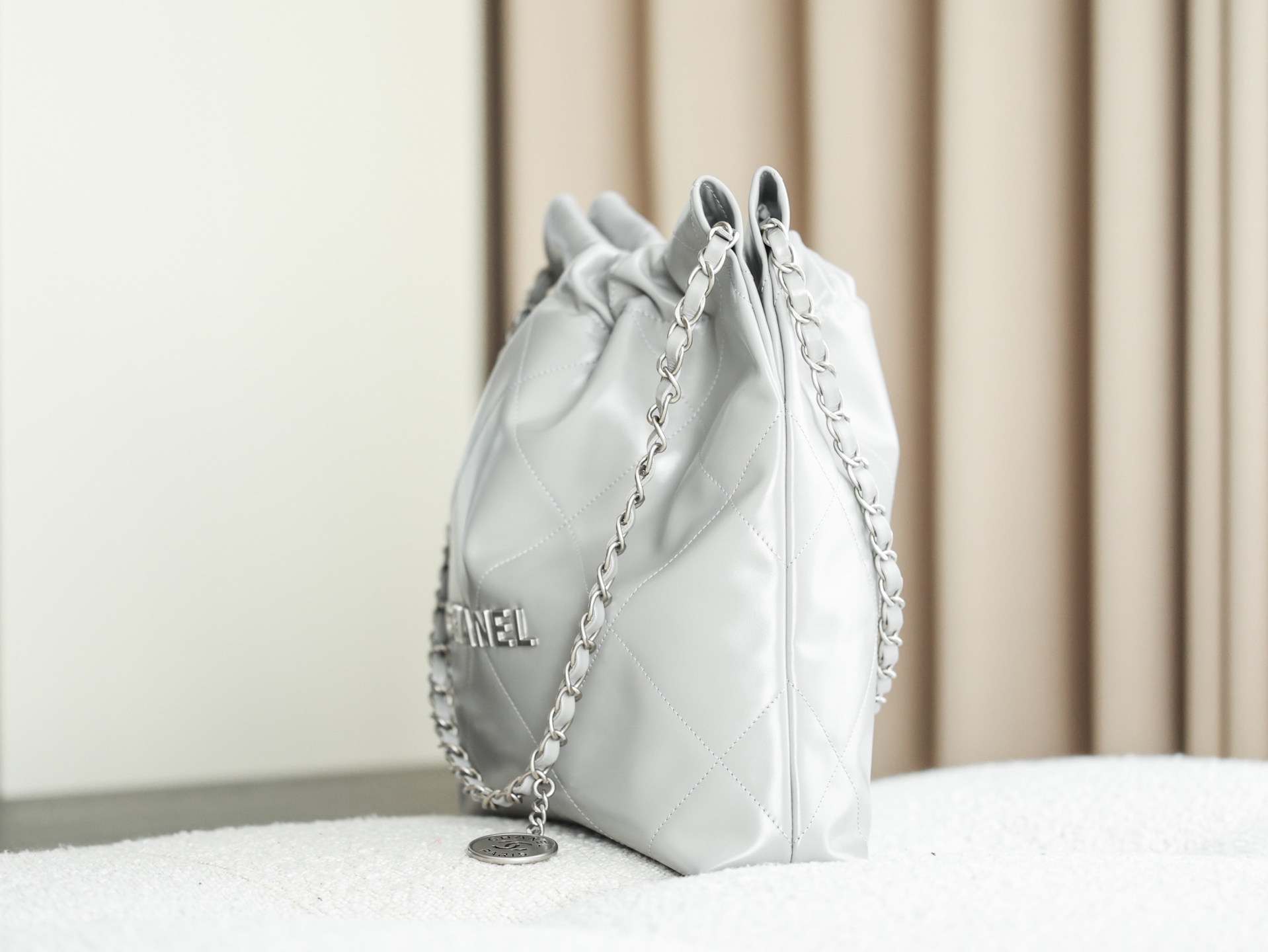 Chanel 22 moyen format sac Snowy — réplique – Image 9