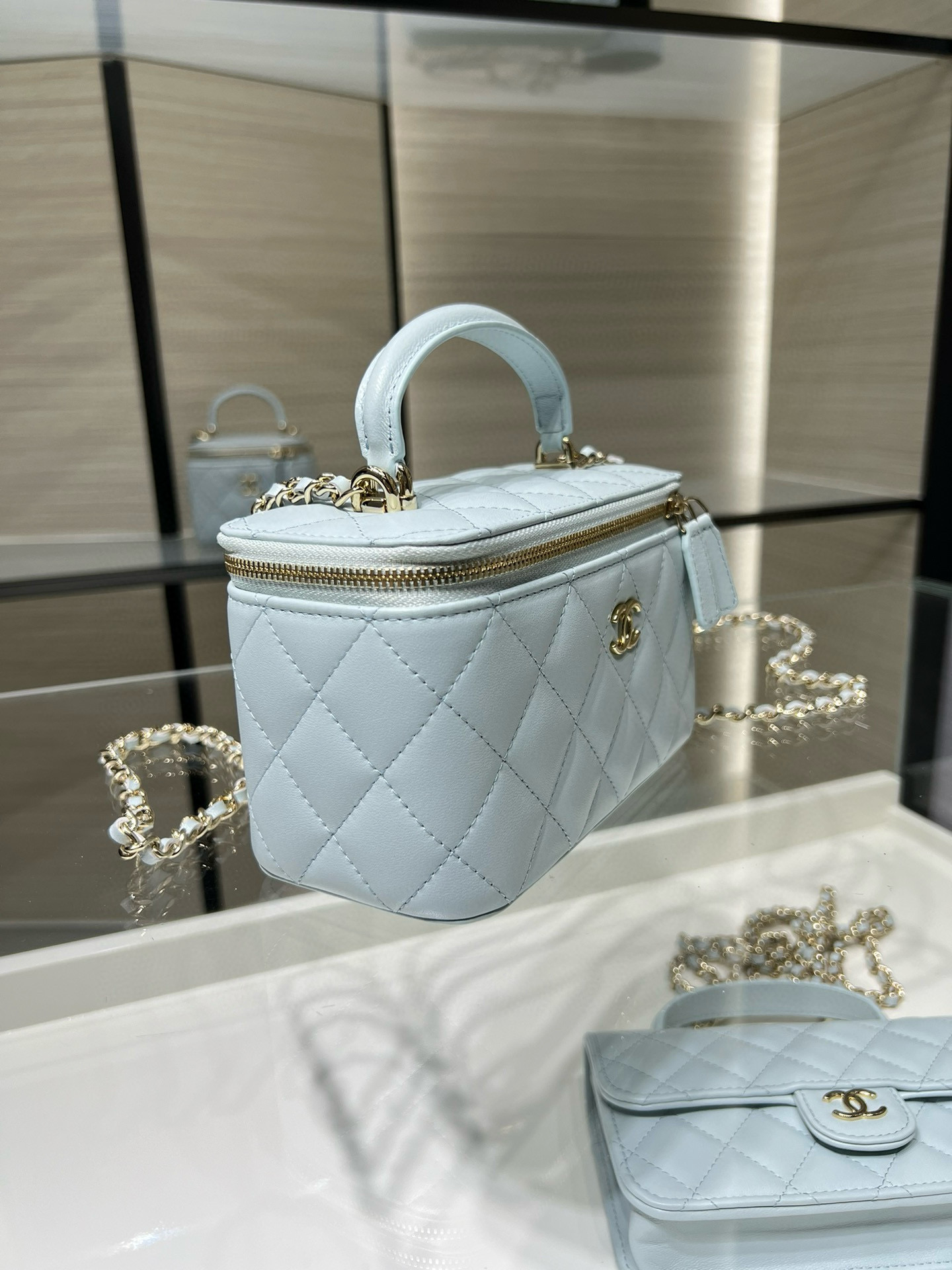 Chanel Long Vanity avec poignée bleu clair — réplique