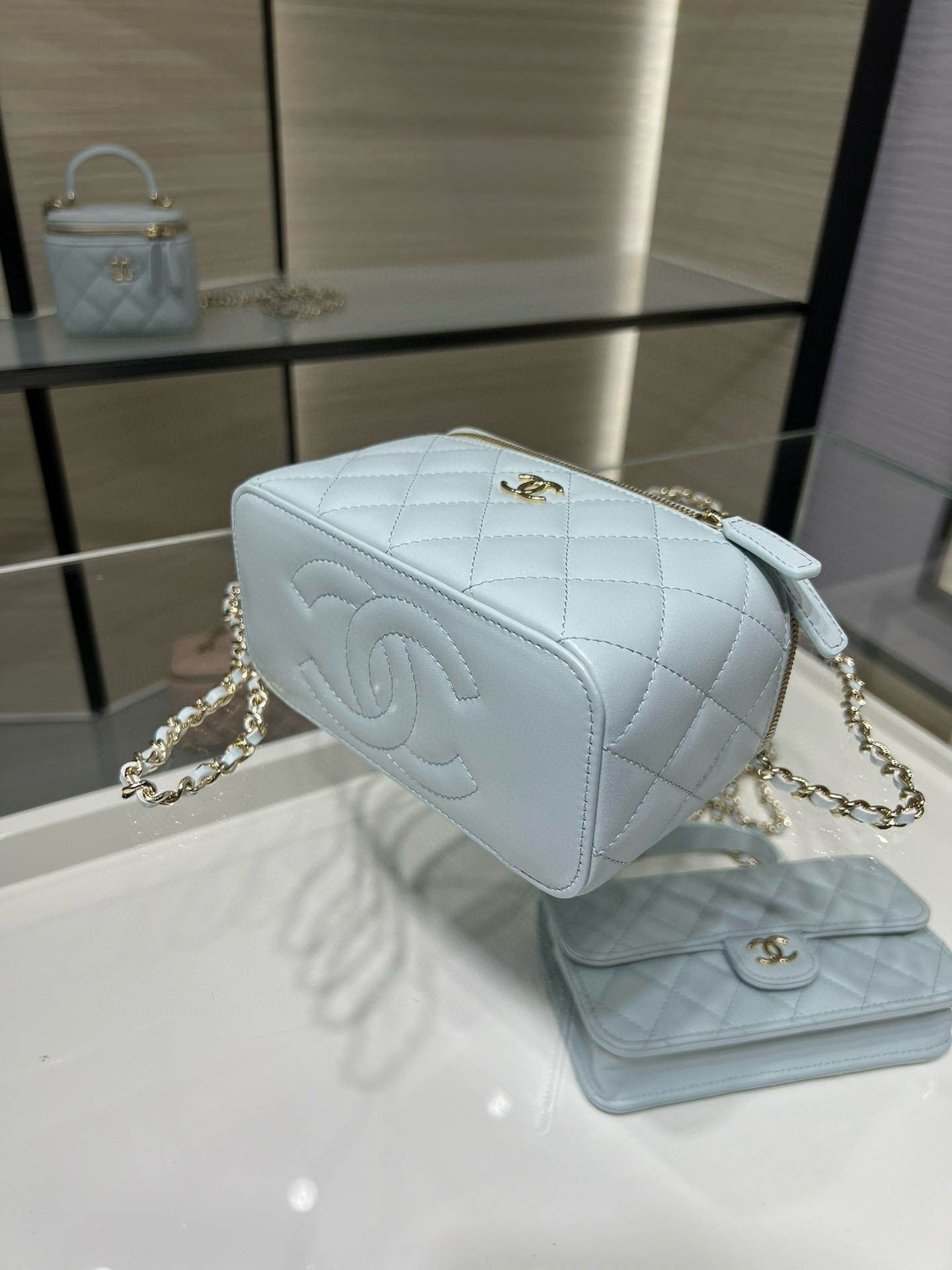 Chanel Long Vanity avec poignée bleu clair — réplique – Image 2