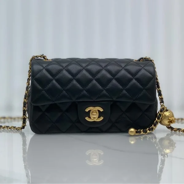 Modèle Chanel cuir d’agneau matelassé mini rectangulaire Sweet Camellia rabat coloris noir — réplique