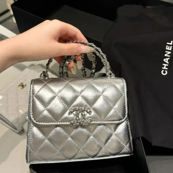 Modèle Chanel mini cuir — réplique