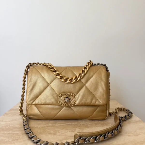 Modèle Chanel 19 petit format métallisé doré cuir d’agneau — réplique