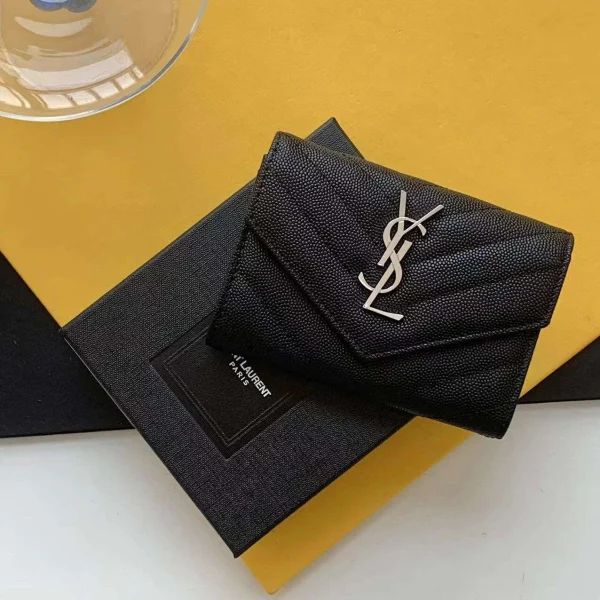 Portefeuille Saint Laurent avec finitions argentées — réplique