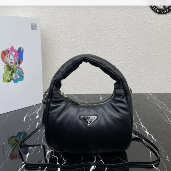 Sac Prada souple rembourré Nappa cuir mini en coloris noir — réplique