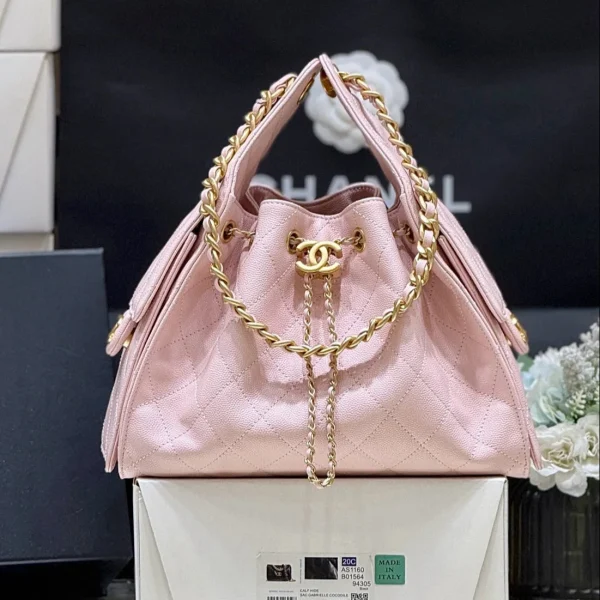Sac à main Chanel 25 en PASTEL coloris rose avec finitions dorées — réplique