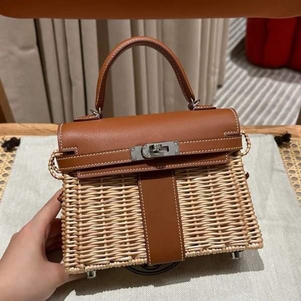 Sac à main HN PICNIC en coloris marron & naturel cuir et osier finitions argentées — réplique