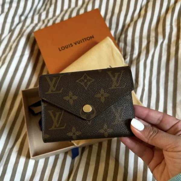 Portefeuille Louis Vuitton signature — réplique