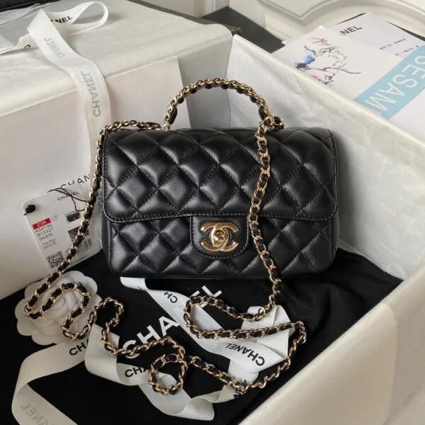 Sac à main Chanel coloris noir Demi fermoir doré froissé peau 20 cm — réplique
