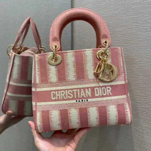 Sac à main Dior Lady D-Lite coloris rose 24 cm — réplique