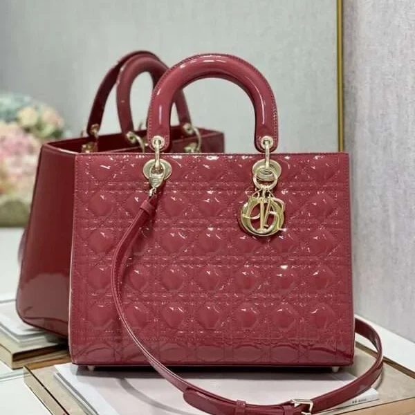 Sac à main Dior Lady 11 coloris rouge verni cuir fermoir doré 32 cm – pour femme — réplique