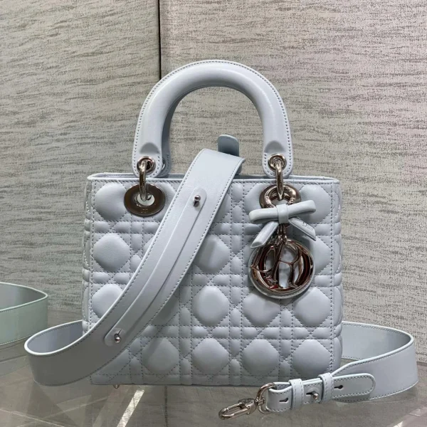 Sac Dior petit format Lady en glacé coloris bleu Cannage — réplique