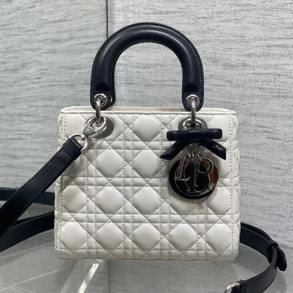 Sac Dior Lady avec chaîne deux-teinte Latte et coloris noir — réplique