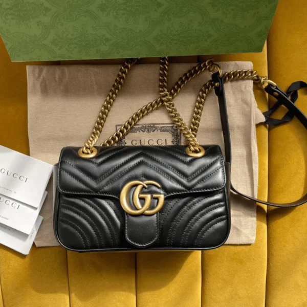 Sac à main Gucci Marmont coloris noir 22 cm – pour femme — réplique