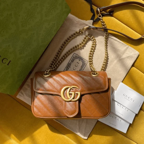 Sac à main Gucci Marmont coloris marron cuir lisse 22 cm – pour femme — réplique