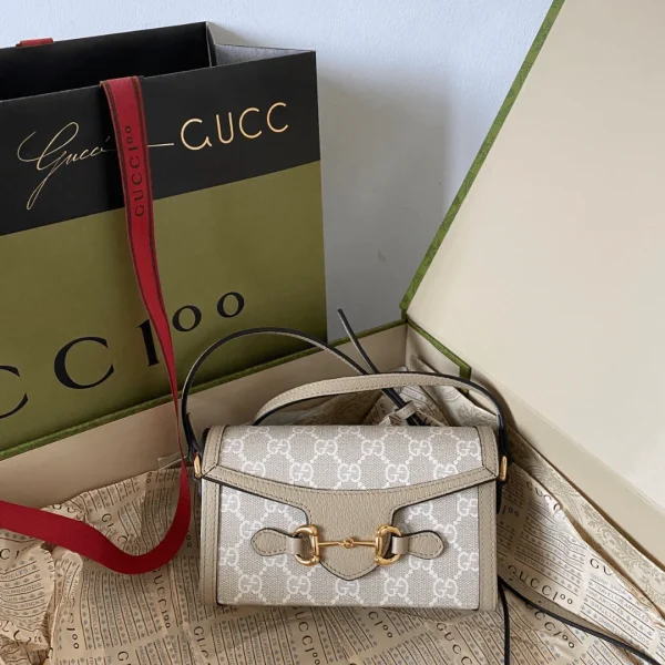 Sac à main Gucci 1955 mini avec Monogram motif réplique 11 18 × 12 × 5 cm — réplique